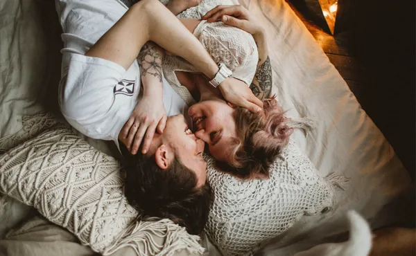 Id&eacute;es Cadeaux pour une Femme Russe : Guide des Attentions qui Touchent en 2026